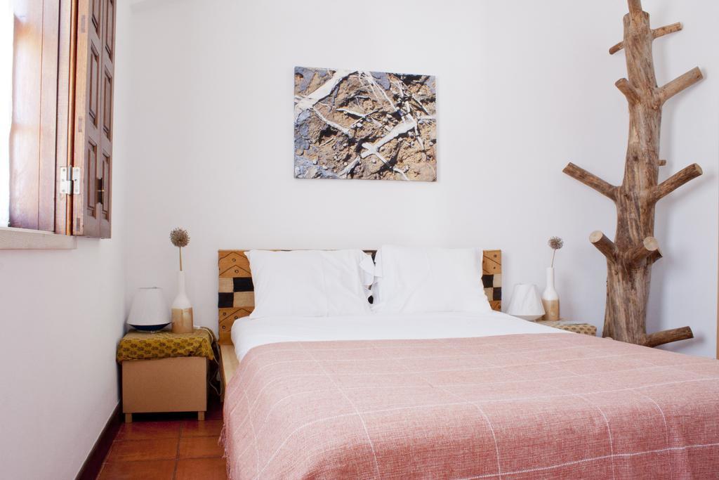 A Casa Da Arvore Bed & Breakfast Вила Нова де Милфонтеш Стая снимка