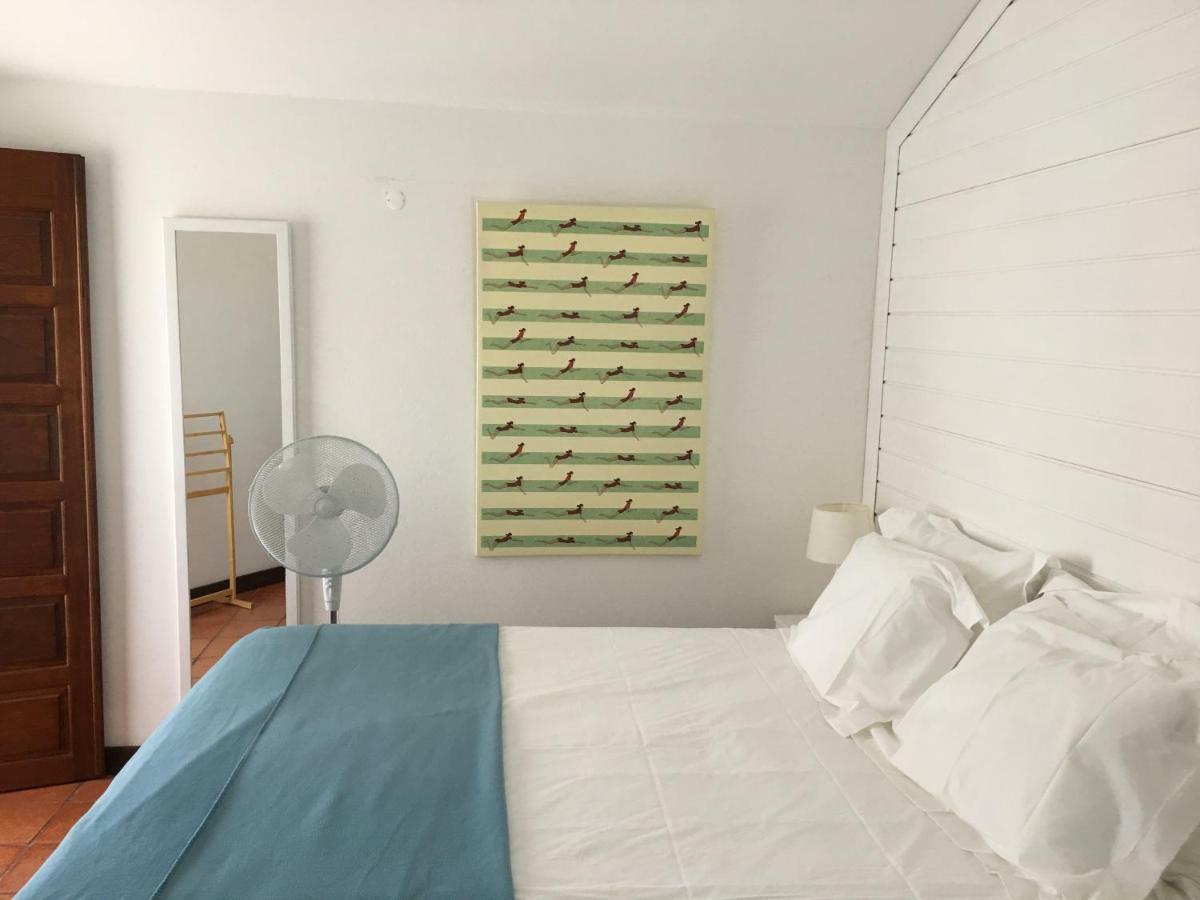 A Casa Da Arvore Bed & Breakfast Вила Нова де Милфонтеш Екстериор снимка